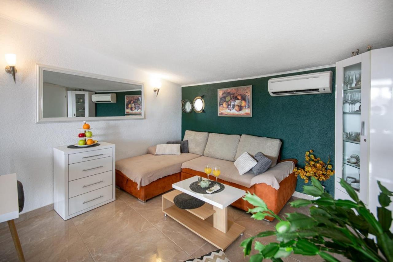 Holiday Home Nevera Makarska Esterno foto