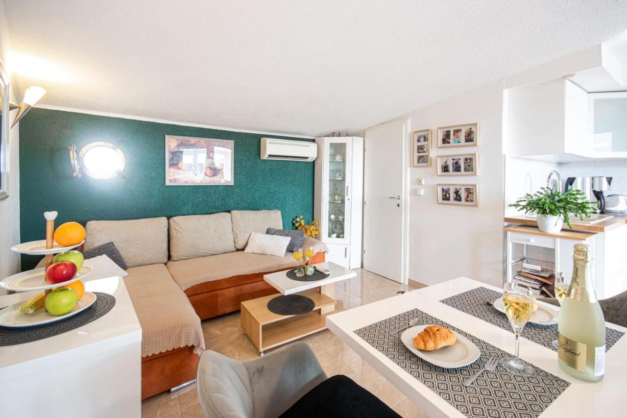 Holiday Home Nevera Makarska Esterno foto