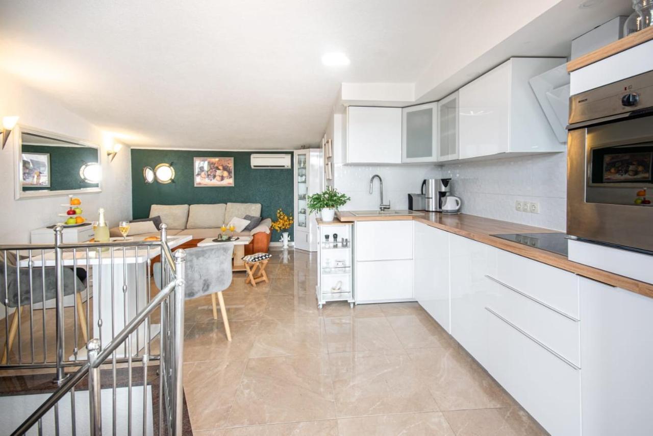 Holiday Home Nevera Makarska Esterno foto
