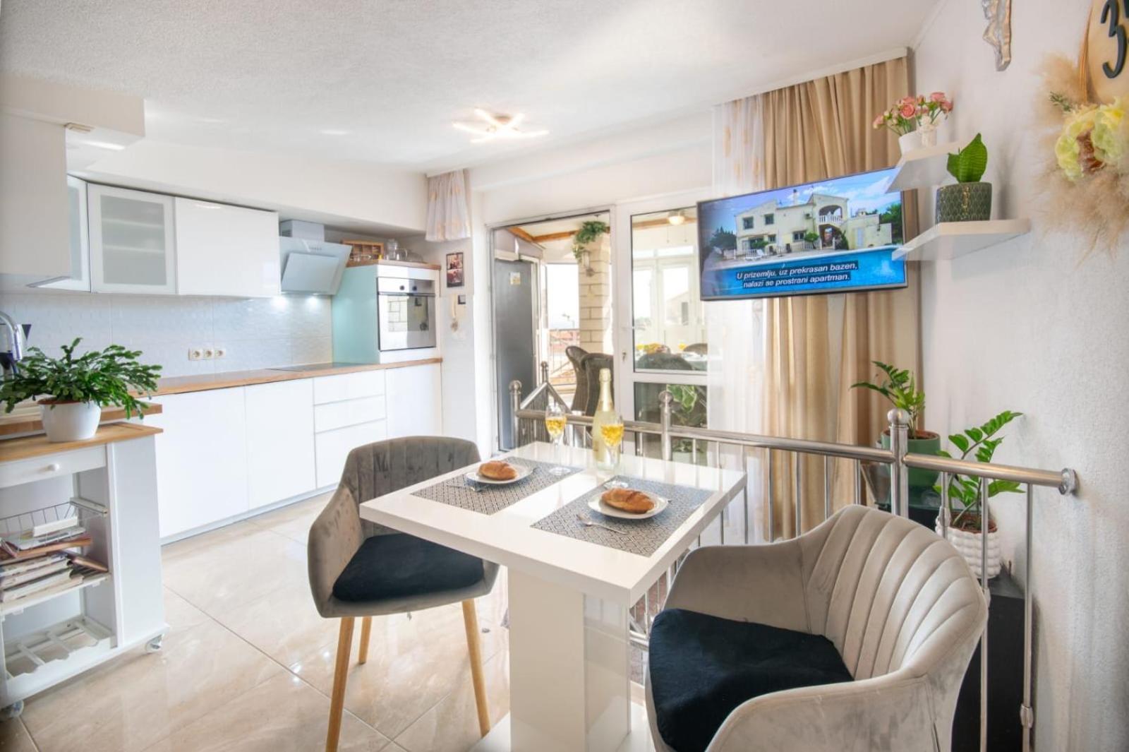 Holiday Home Nevera Makarska Esterno foto