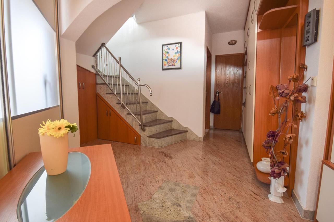 Holiday Home Nevera Makarska Esterno foto